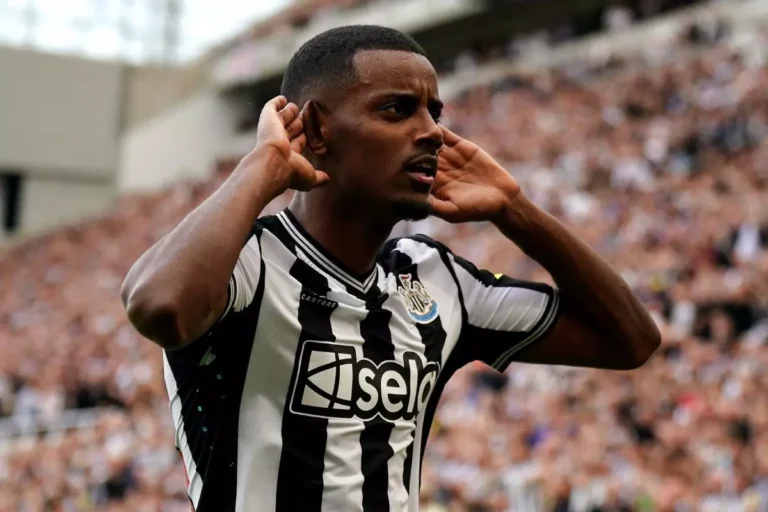 Alexander Isak in action for Newcastle United as Barcelona consider a summer transfer move