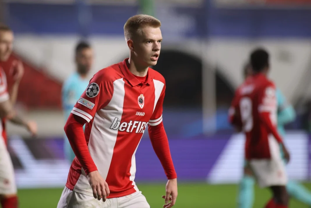 arthur-vermeeren-antwerp-transfer Arthur Vermeeren in action for Royal Antwerp in the Champions League against Barcelona, December 2023