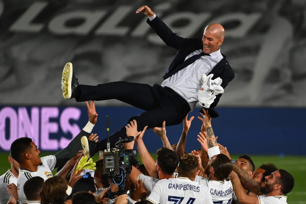 Zinedine Zidane celebrates Real Madrid Champions League triumph with players at Santiago Bernabeu